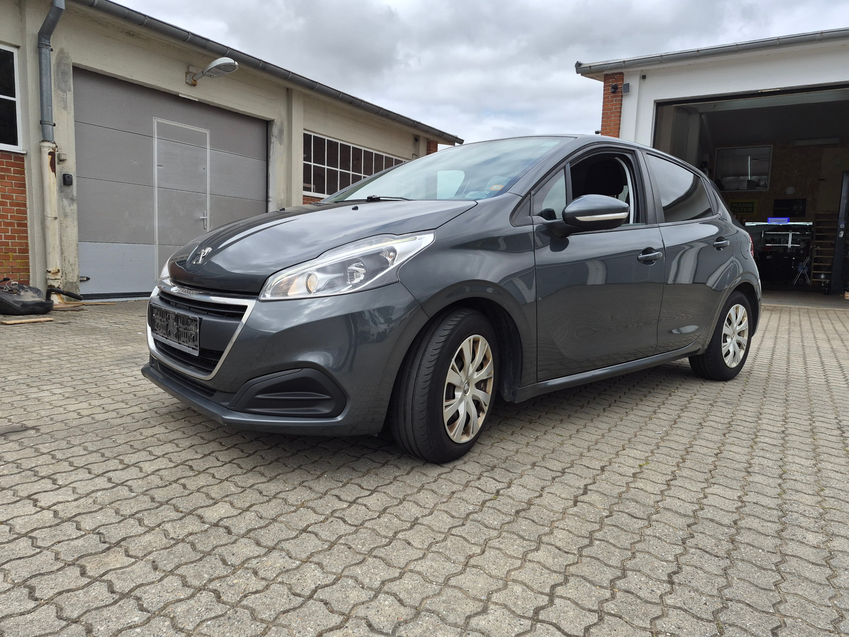 Peugeot 208 · 2017